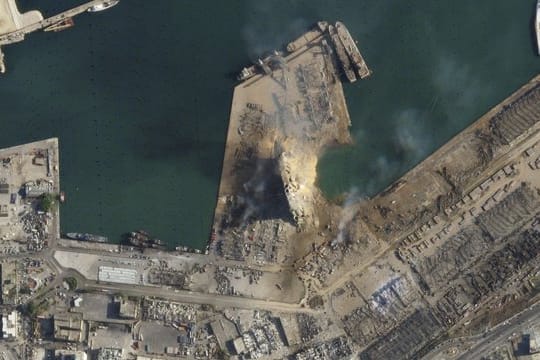 Stark zerstört sind viele Gebäude nach einer Explosion im Hafen von Beirut.