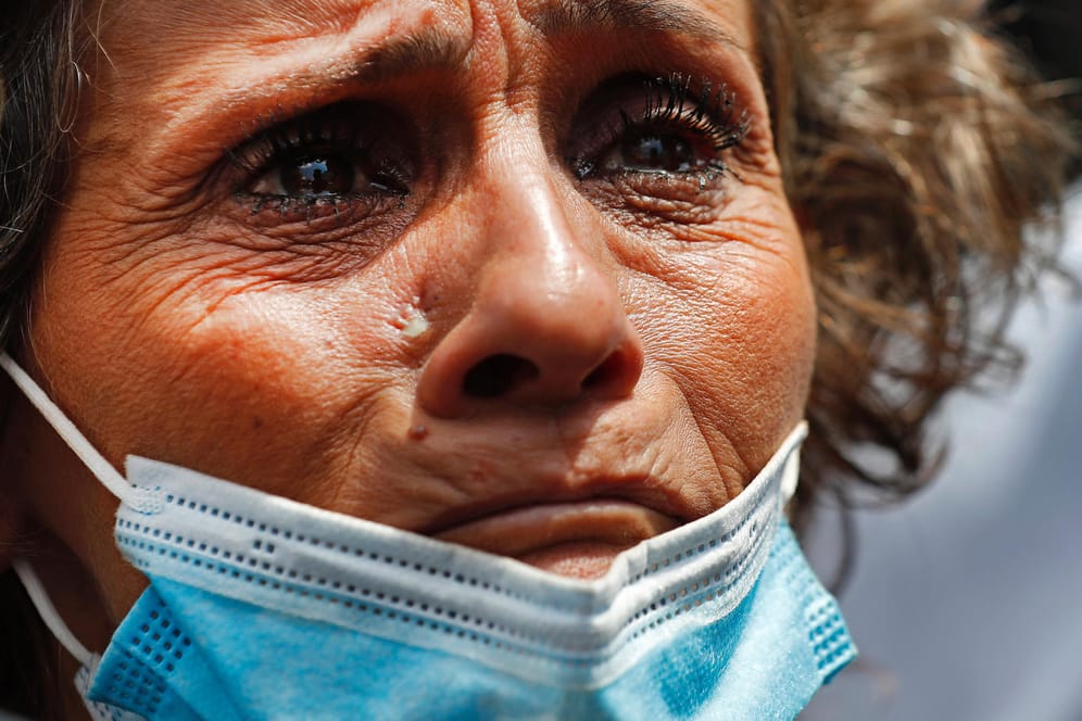 Eine Frau vermisst nach der Explosion ihren Sohn: Beirut versinkt in Verzweiflung und Wut nach der verheerenden Katastrophe.