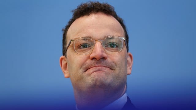 Minister Jens Spahn (CDU) sieht das Gesundheitssystem nicht überfordert. Minister Jens Spahn (CDU) sieht das Gesundheitssystem nicht überfordert.