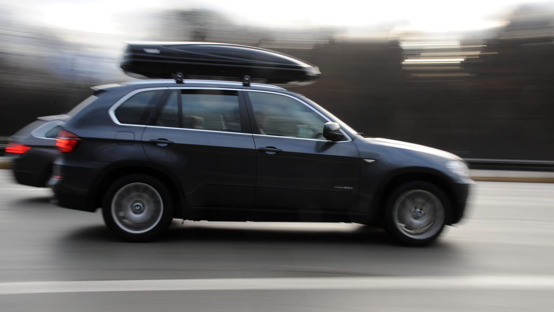 Dachbox: Wenn unten alles voll ist, kann eine Dachbox im ersten Stock noch einiges schlucken.