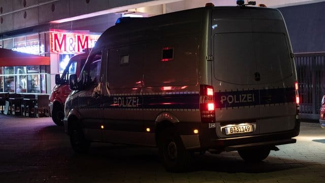 Polizeieinsatz am Alexanderplatz.