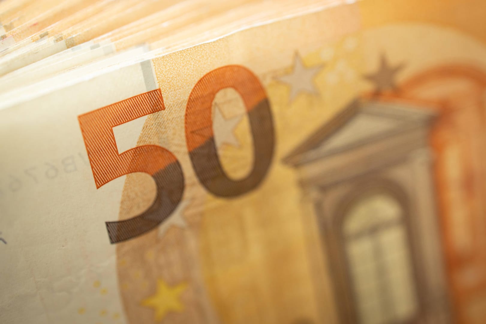 50-Euro-Noten: Diese Geldscheine werden besonders gern gefälscht. 50-Euro-Noten: Diese Geldscheine werden besonders gern gefälscht.