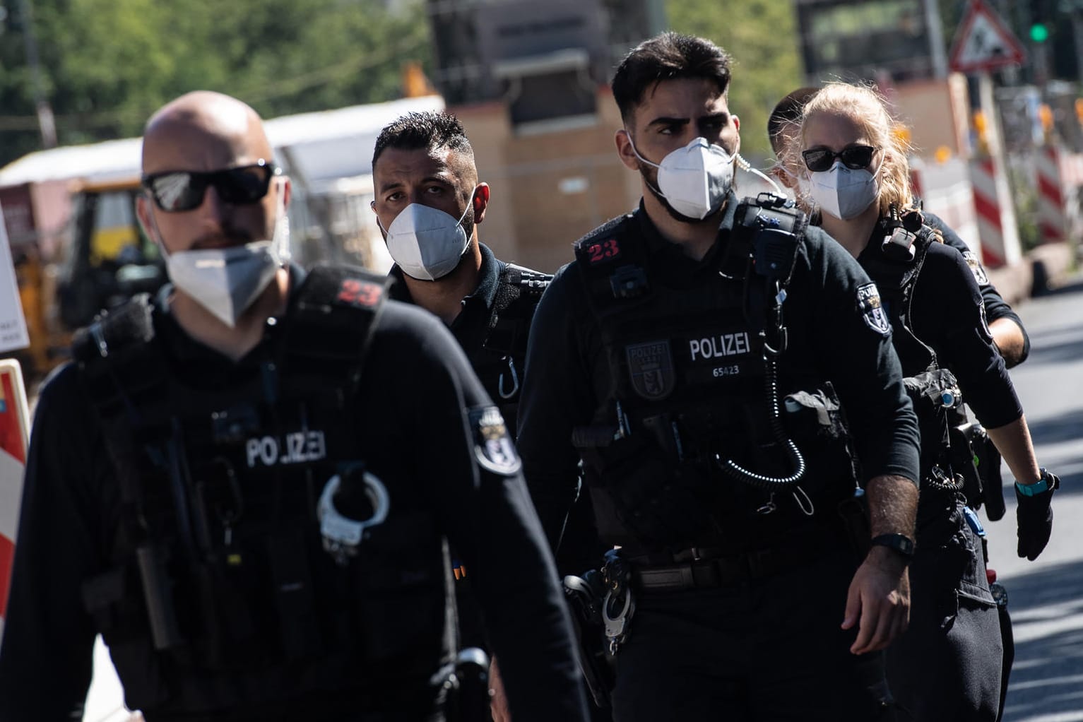 Polizei bei der Demonstration gegen die Corona-Maßnahmen: Die Gewerkschaft der Polizei wirft dem Unionsvize Arnold Vaatz mangelnde Rückendeckung vor.