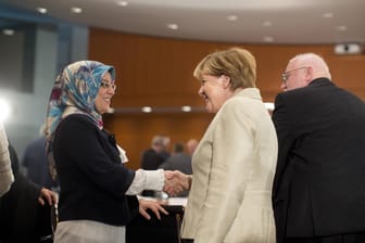 Nurhan Soykan: Die stellvertretende Vorsitzende des "Zentralrats der Muslime" traf Bundeskanzlerin Angela Merkel 2015.