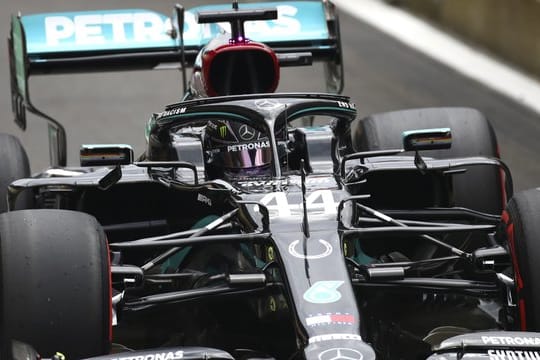 Nicht einzuholen: Lewis Hamilton fährt im Training Tagesbestzeit.