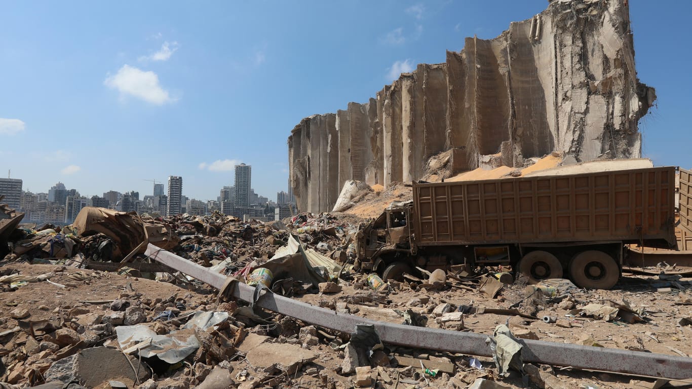 Der Ort der Explosion: Der libanesische Präsident Aoun will bei der Suche nach der Ursache keine Option ausschließen.