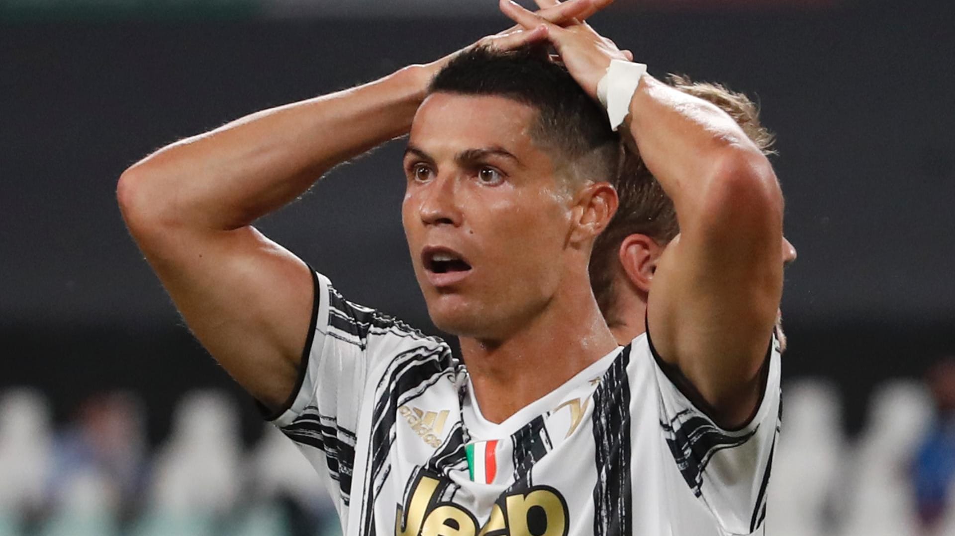 Zwei Tore von ihm haben nicht gereicht: Cristiano Ronaldo von Juventus faltet die Hände über dem Kopf zusammen. Juventus Turin ist ausgeschieden.