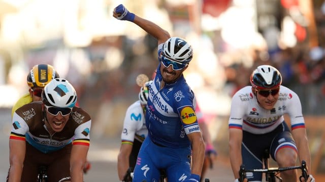 Noch nicht in Bestform: Vorjahressieger des Klassikers Mailand - Sanremo: Julian Alaphilippe (M) aus Frankreich. Noch nicht in Bestform: Vorjahressieger des Klassikers Mailand - Sanremo: Julian Alaphilippe (M) aus Frankreich.