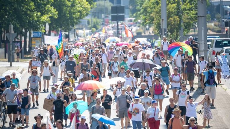 In Stuttgart gibt es erneut Protest gegen die Corona-Maßnahmen - an diesem Samstag mit einigen hundert Teilnehmern.