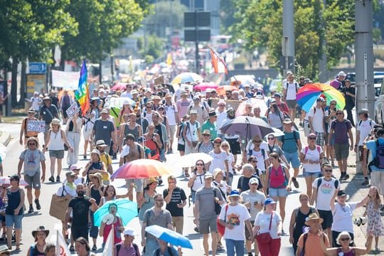 In Stuttgart gibt es erneut Protest gegen die Corona-Maßnahmen - an diesem Samstag mit einigen hundert Teilnehmern.
