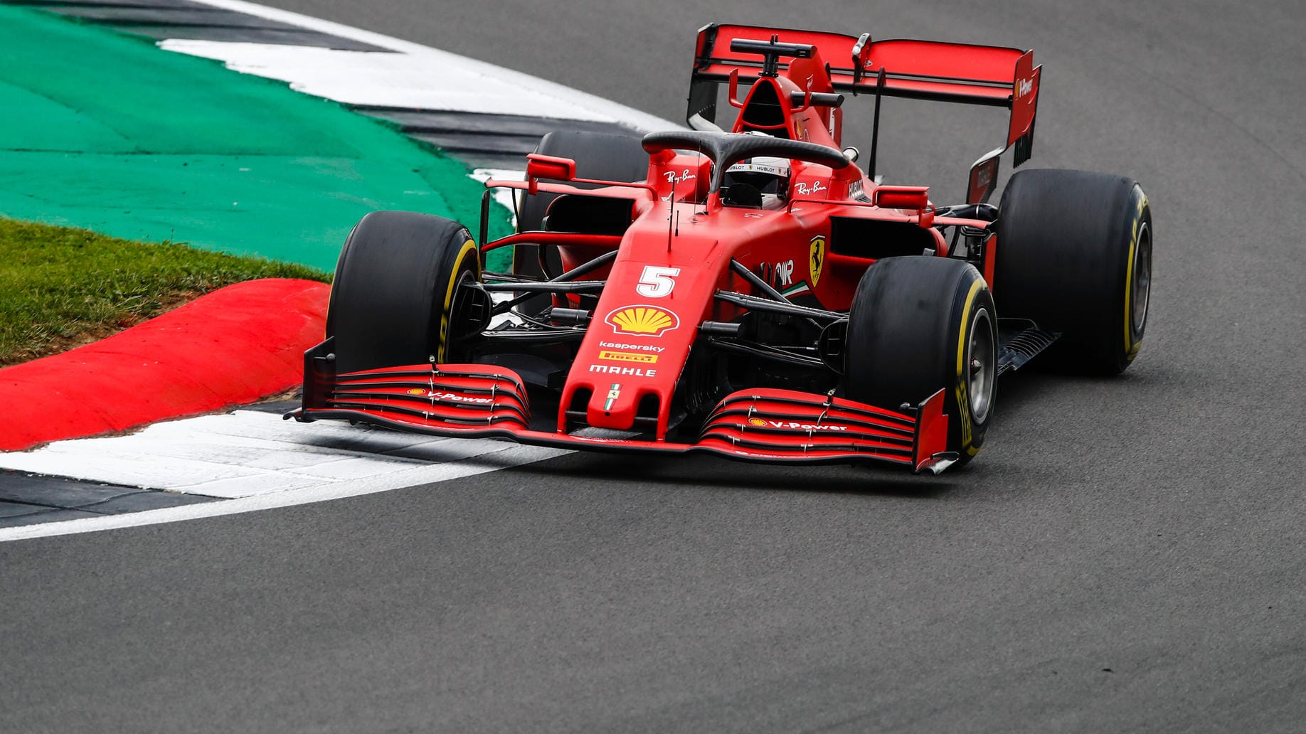 Sebastian Vettel auf der Strecke in Silverstone.