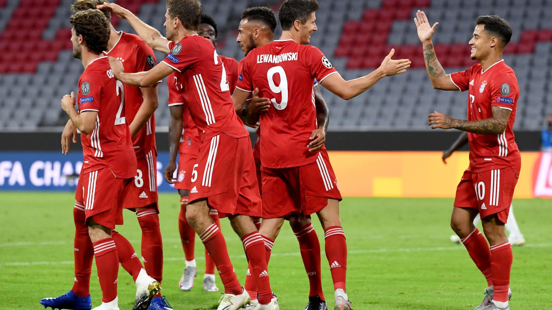 Überzeugende Vorstellung: Der FC Bayern München steht nach einem 4:1 im Achtelfinal-Rückspiel gegen Chelsea unter den letzten Acht in der Königsklasse. Dabei überragte ein Star besonders. Die Einzelkritik.