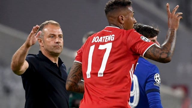 Münchens Trainer Hansi Flick wechselt Jérôme Boateng aus.