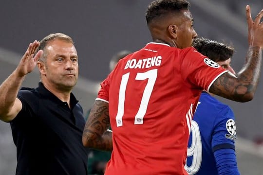 Münchens Trainer Hansi Flick wechselt Jérôme Boateng aus.