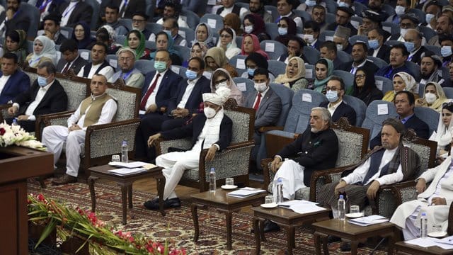 Teilnehmer der Loja Dschirga, der großen Ratsversammlung, in Kabul. Teilnehmer der Loja Dschirga, der großen Ratsversammlung, in Kabul.