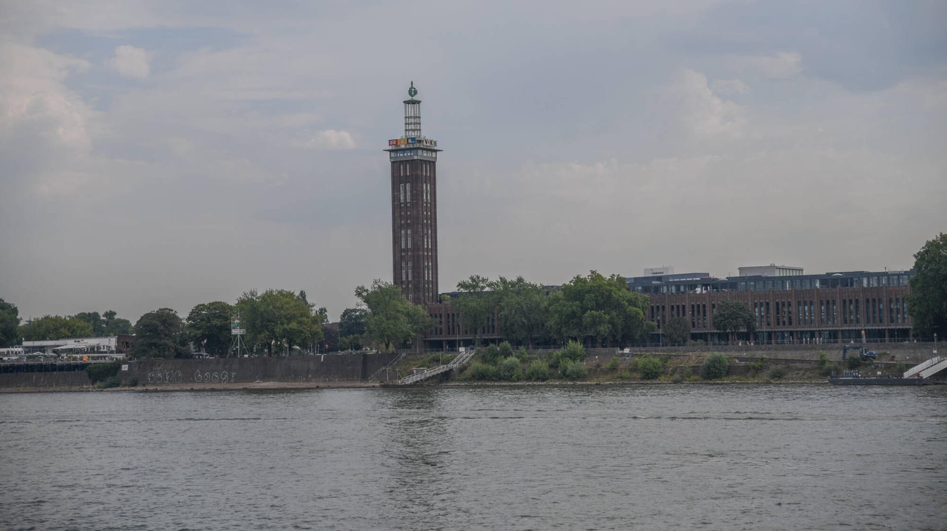 Rhein bei Köln (Symbolbild): Bei Köln-Rodenkirchen ist eine Frau aus dem Fluss gerettet worden. Rhein bei Köln (Symbolbild): Bei Köln-Rodenkirchen ist eine Frau aus dem Fluss gerettet worden.