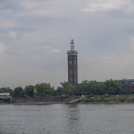 Rhein bei Köln (Symbolbild): Bei Köln-Rodenkirchen ist eine Frau aus dem Fluss gerettet worden.