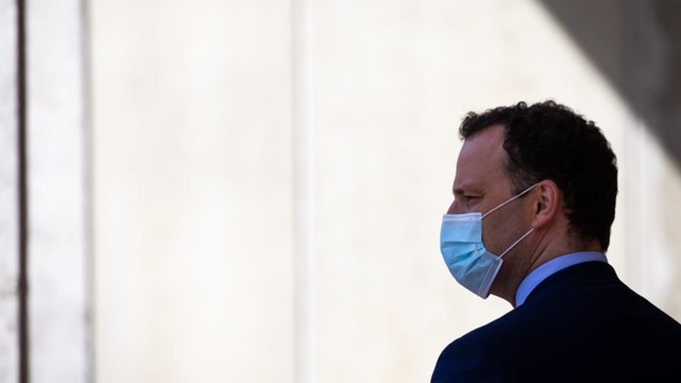 Gesundheitsminister Jens Spahn mit Mundschutz.