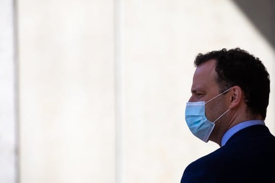 Gesundheitsminister Jens Spahn mit Mundschutz.