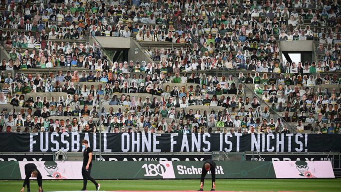 Die Rückkehr der Fans in deutsche Fußball-Stadien wird derzeit heiß debattiert.