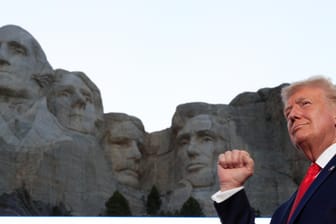 Donald Trump am Mount Rushmore: Einem Bericht zufolge träumt der Präsident davon, sein Gesicht in den Felsen meißeln zu lassen.
