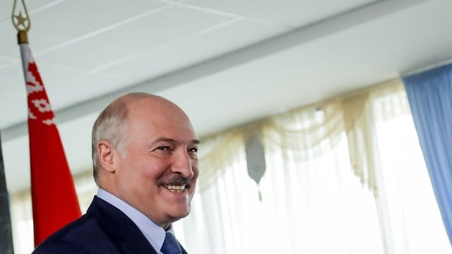 Die Wahlkommission in Belarus hat Staatschef Alexander Lukaschenko zum Sieger der Präsidentenwahl erklärt. Die Wahlkommission in Belarus hat Staatschef Alexander Lukaschenko zum Sieger der Präsidentenwahl erklärt.