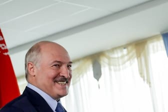 Die Wahlkommission in Belarus hat Staatschef Alexander Lukaschenko zum Sieger der Präsidentenwahl erklärt.
