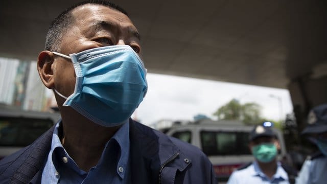 Jimmy Lai werden geheime Absprachen mit Kräften im Ausland und andere Verstöße vorgeworfen. Jimmy Lai werden geheime Absprachen mit Kräften im Ausland und andere Verstöße vorgeworfen.