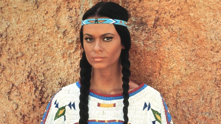 Marie Versini: Sie spielte in den "Winnetou"-Filmen ab 1963 die Schwester von Winnetou.