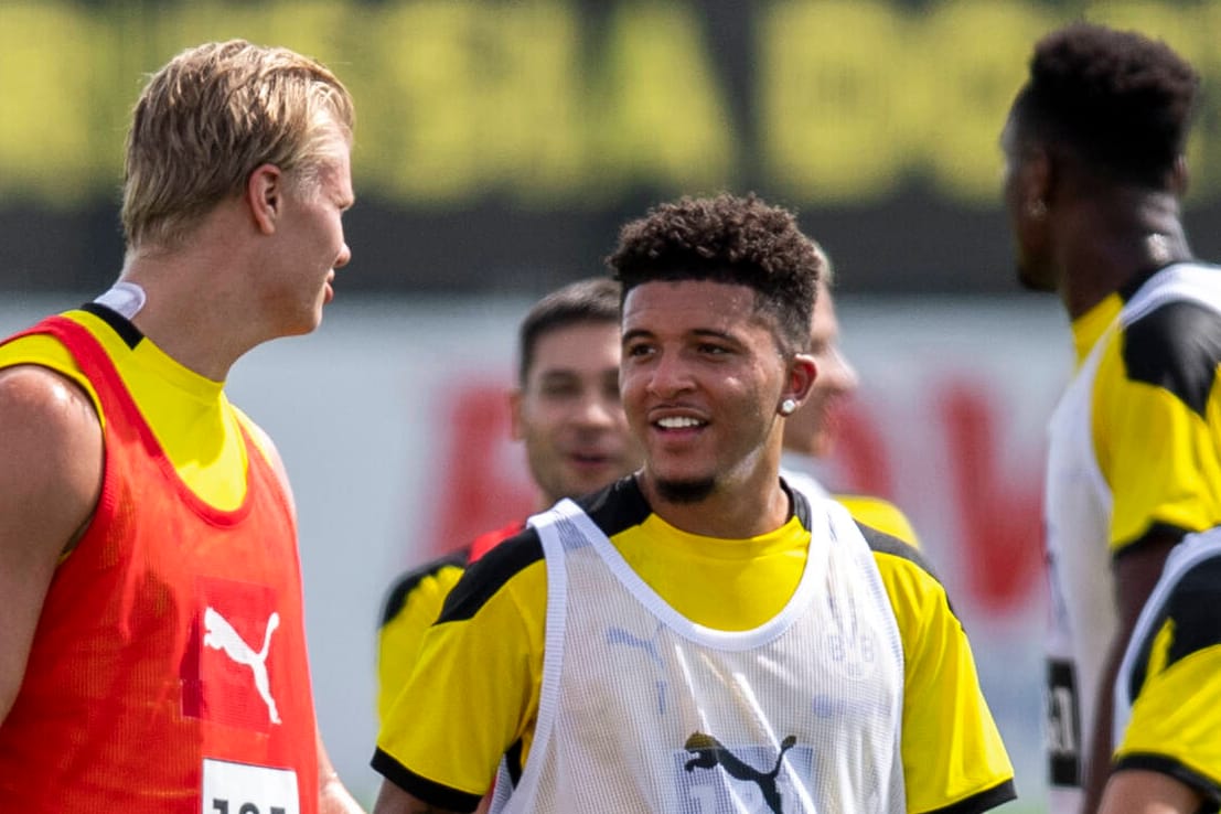 Jadon Sancho (re.): Der englische Nationalspieler reist mit dem BVB ins Trainingslager in die Schweiz.