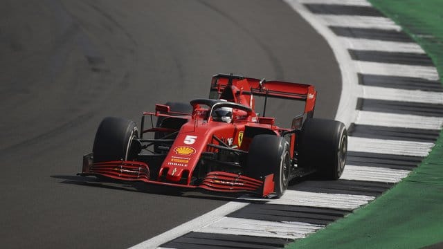 Fährt auch beim Jubiliäums-Grand-Prix mit seinem Ferrari nurmehr hinterher: : Sebastian Vettel.