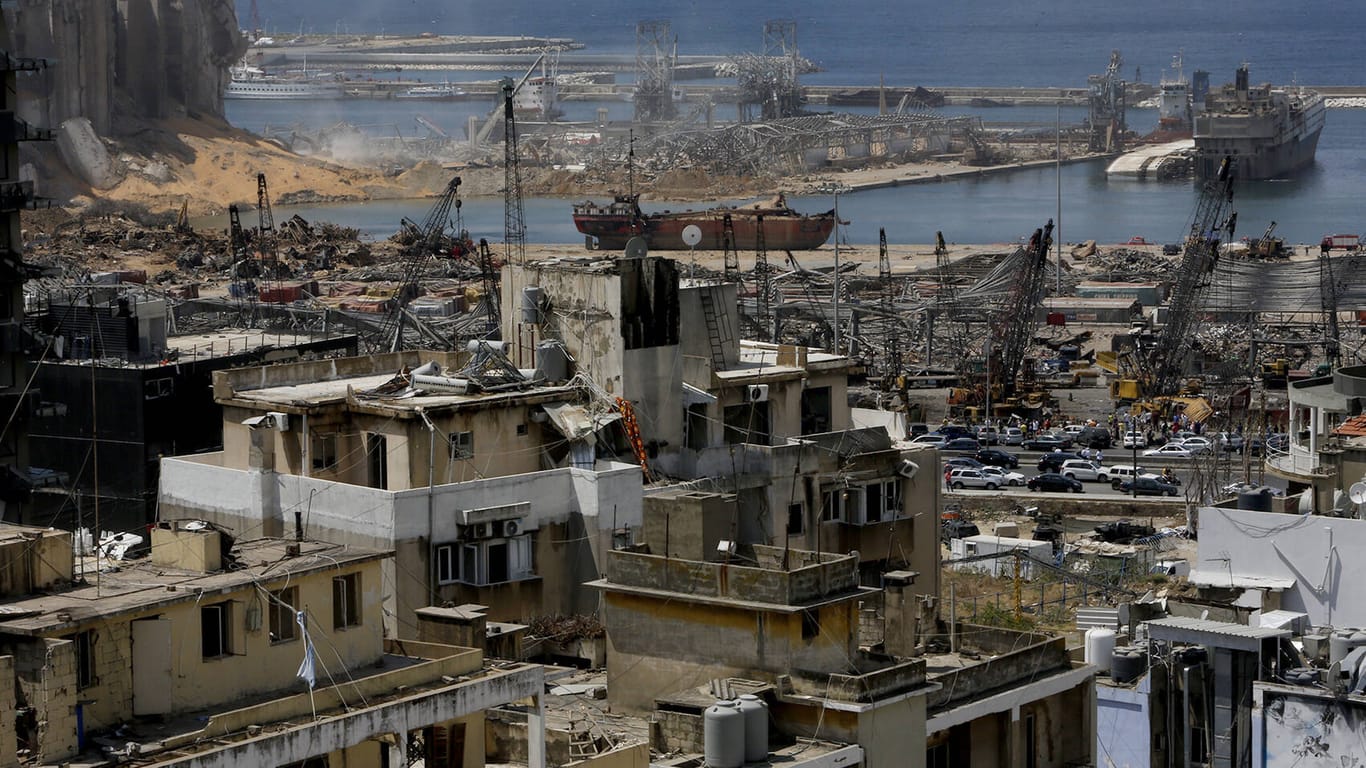 Der Hafen von Beirut nach der verheerenden Explosion: Das Bistum Mainz spendet 50.000 Euro als Soforthilfe für die Betroffenen.