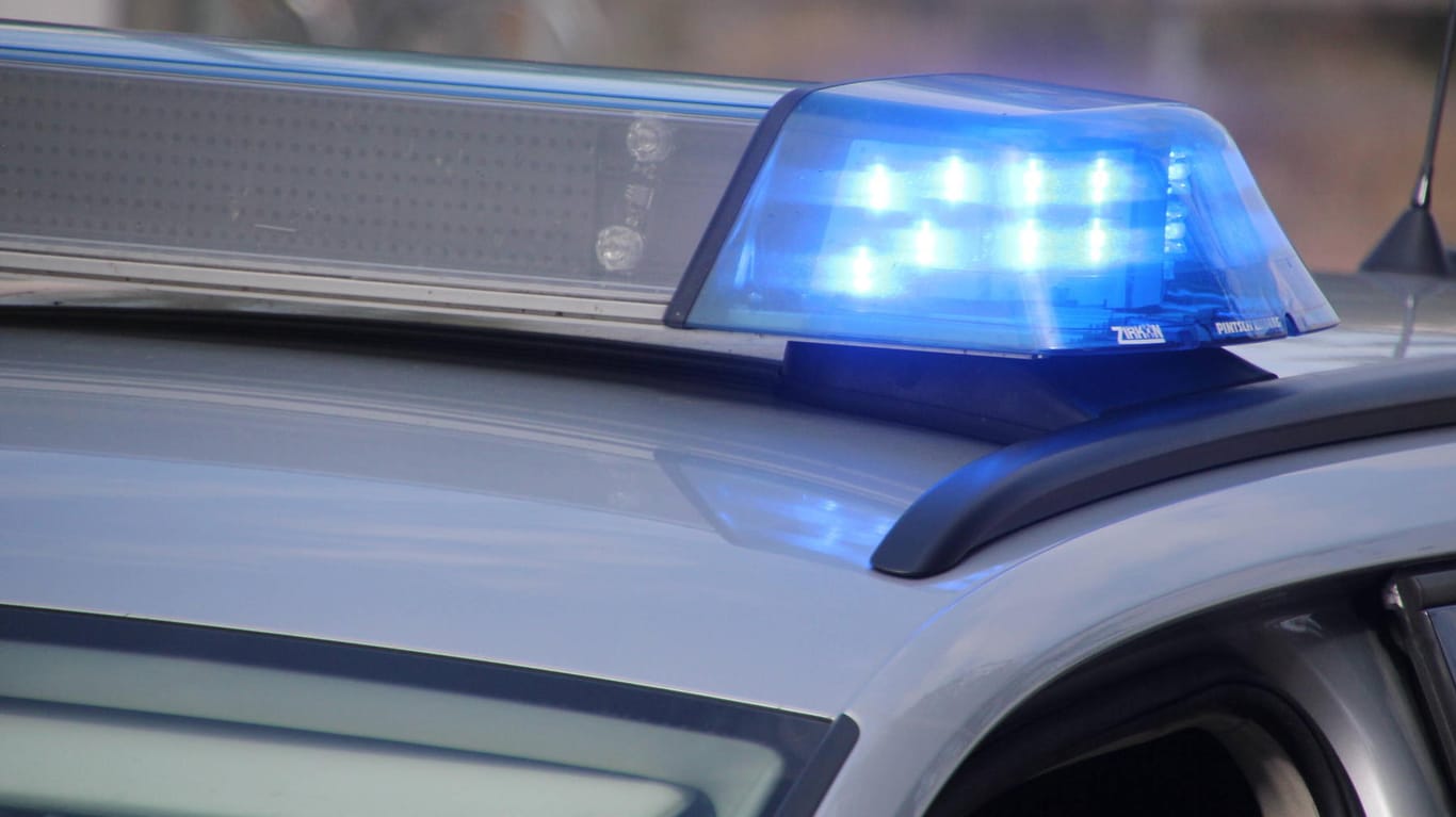 Kurioser Fund: Die Polizei Düsseldorf fand 345.000 Euro unter einem Auto-Rücksitz.