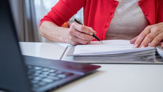 Ein neues Notebook kann man von der Steuer absetzen. Ein neues Notebook kann man von der Steuer absetzen.