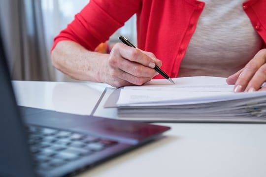 Ein neues Notebook kann man von der Steuer absetzen. Ein neues Notebook kann man von der Steuer absetzen.