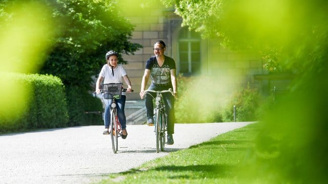 Die richtige Einstellung des Fahrrads ist wichtig, damit man ohne Beschwerden unterwegs ist. Die richtige Einstellung des Fahrrads ist wichtig, damit man ohne Beschwerden unterwegs ist.