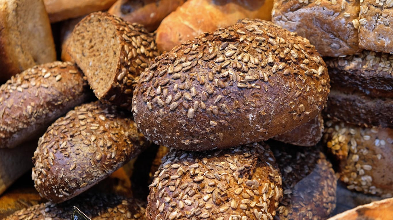 Backwaren (Symbolbild): Die Traditions-Bäckereikette Sondermann-Brot schließt viele Filialen.