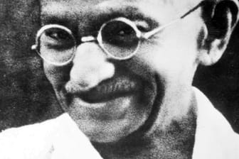 Mahatma Ghandi: Die Brille mit den kreisrunden Gläsern gehörte zu den Markenzeichen des weltberühmten indischen Volkshelden.