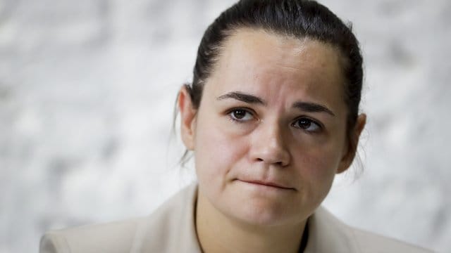 Swetlana Tichanowskaja trat bei der Präsidentenwahl gegen Amtsinhaber Alexander Lukaschenko an. Swetlana Tichanowskaja trat bei der Präsidentenwahl gegen Amtsinhaber Alexander Lukaschenko an.