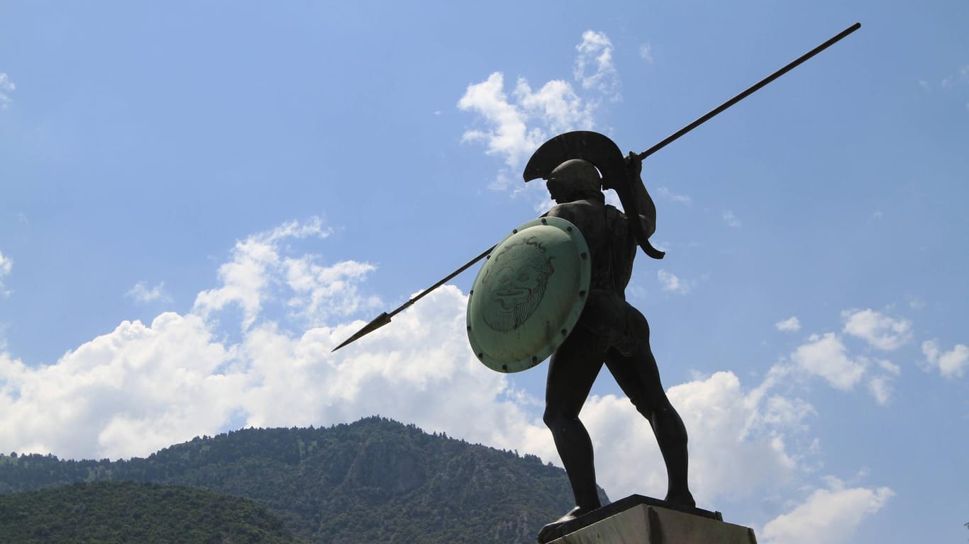 Statue eines griechischen Kriegers am vermuteten Ort der Schlacht bei den Thermopylen im Jahr 480 v. Chr.