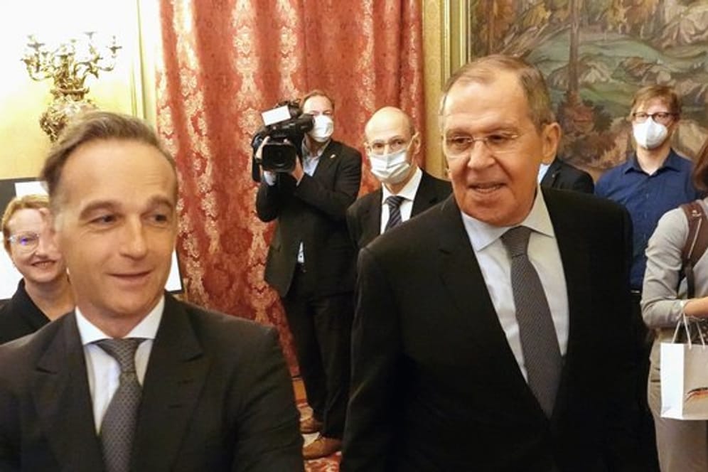 Bundesaußenminister Heiko Maas trifft den russischen Außenminister Sergej Lawrow (r).