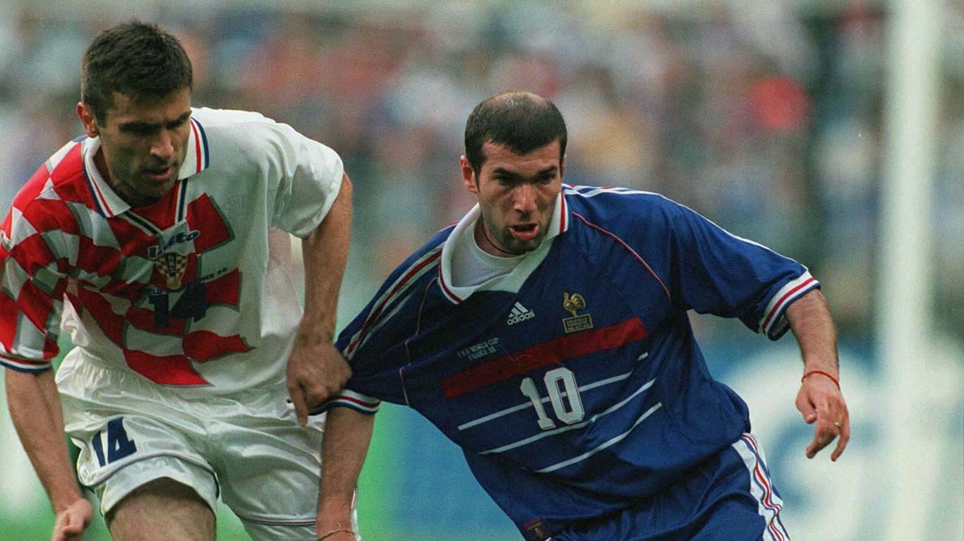 Zvonimir Soldo (li.) im Zweikampf mit Zinedine Zidane im WM-Halbfinale 1998.