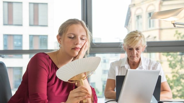 Zu heiß? Nur weil man die Temperatur am Arbeitsplatz unangenehm findet, darf man nicht einfach nach Hause gehen.