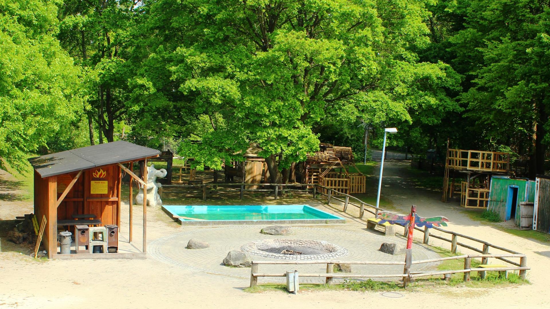 Der Bauspielplatz Westhagen: Kinder sollen diesen und viele weitere Spielplätze in Wolfsburg bewerten.