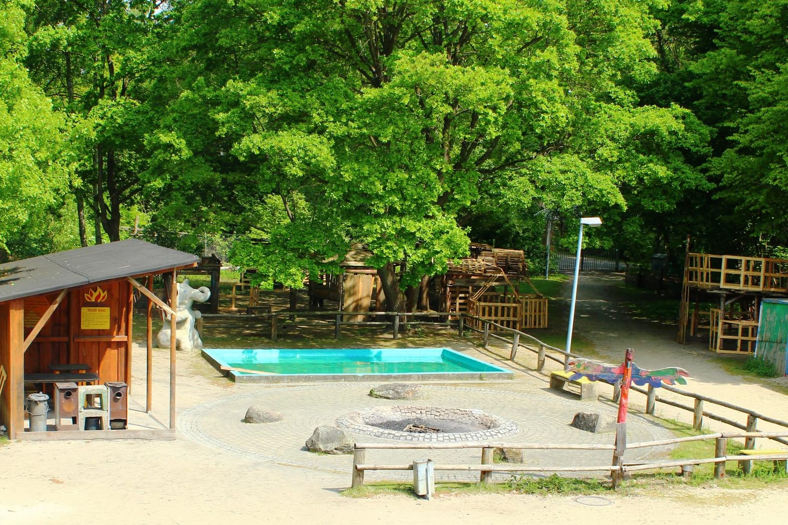 Der Bauspielplatz Westhagen: Kinder sollen diesen und viele weitere Spielplätze in Wolfsburg bewerten.