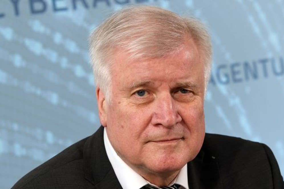 Bundesinnenminister Horst Seehofer bei einer Pressekonferenz zur Gründung der Cyberagentur am Flughafen Leipzig/Halle im Juli 2019.