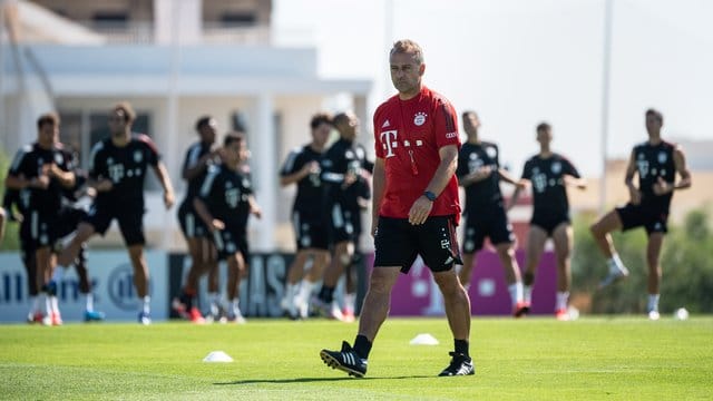 Bayern-Trainer Hansi Flick setzt auf Spieler, die wissen, wie man den FC Barcelona packt. Bayern-Trainer Hansi Flick setzt auf Spieler, die wissen, wie man den FC Barcelona packt.
