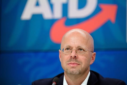 Andreas Kalbitz lässt den Fraktionsvorsitz zunächst bis zu einem Gerichtsentscheid über seinen Partei-Rauswurf ruhen.
