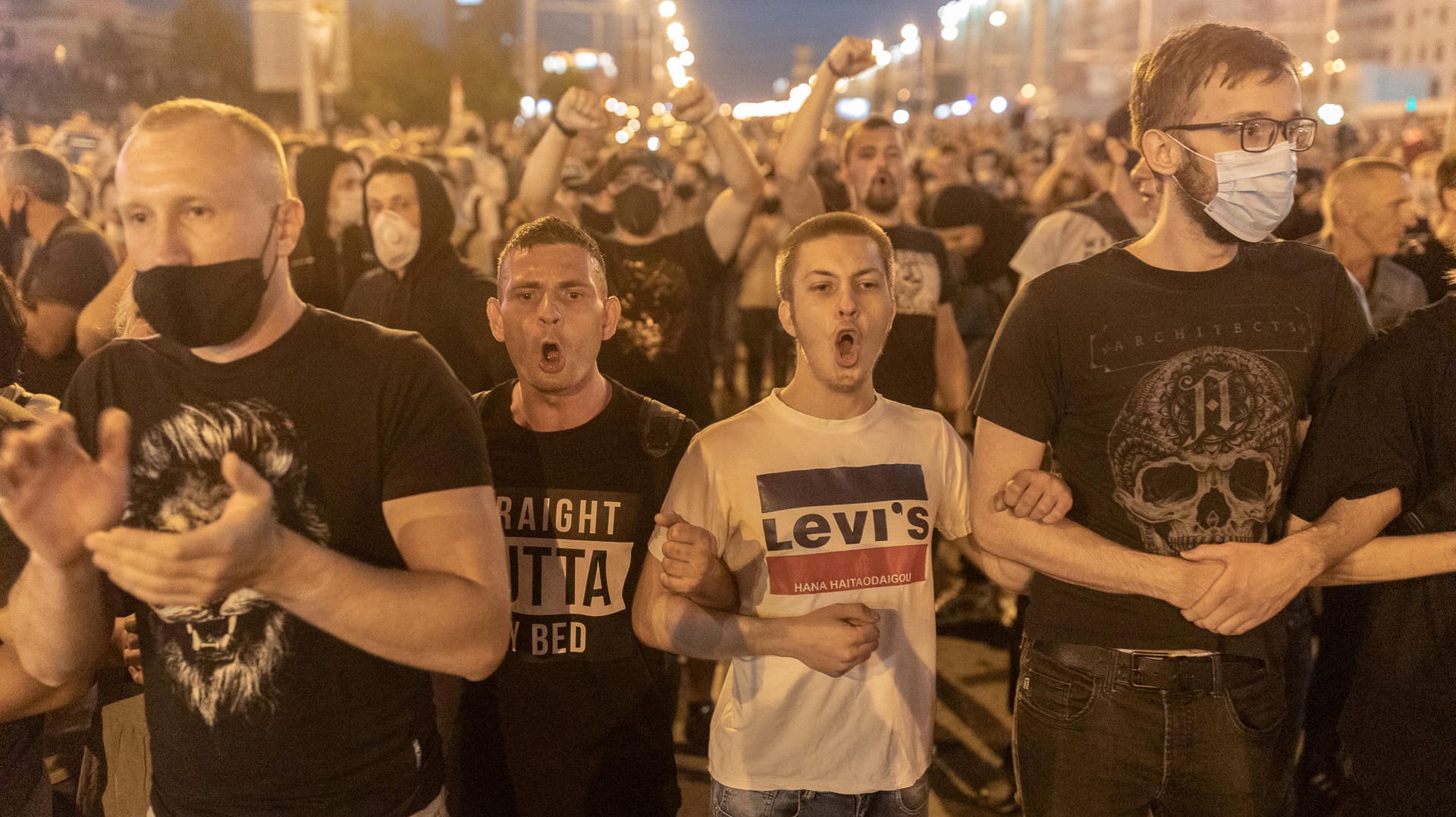 Demonstranten in Minsk: Den dritten Tag in Folge kam es in Weißrusslandzu Protesten gegen die Regierung und den Wahlausgang. Demonstranten in Minsk: Den dritten Tag in Folge kam es in Weißrusslandzu Protesten gegen die Regierung und den Wahlausgang.