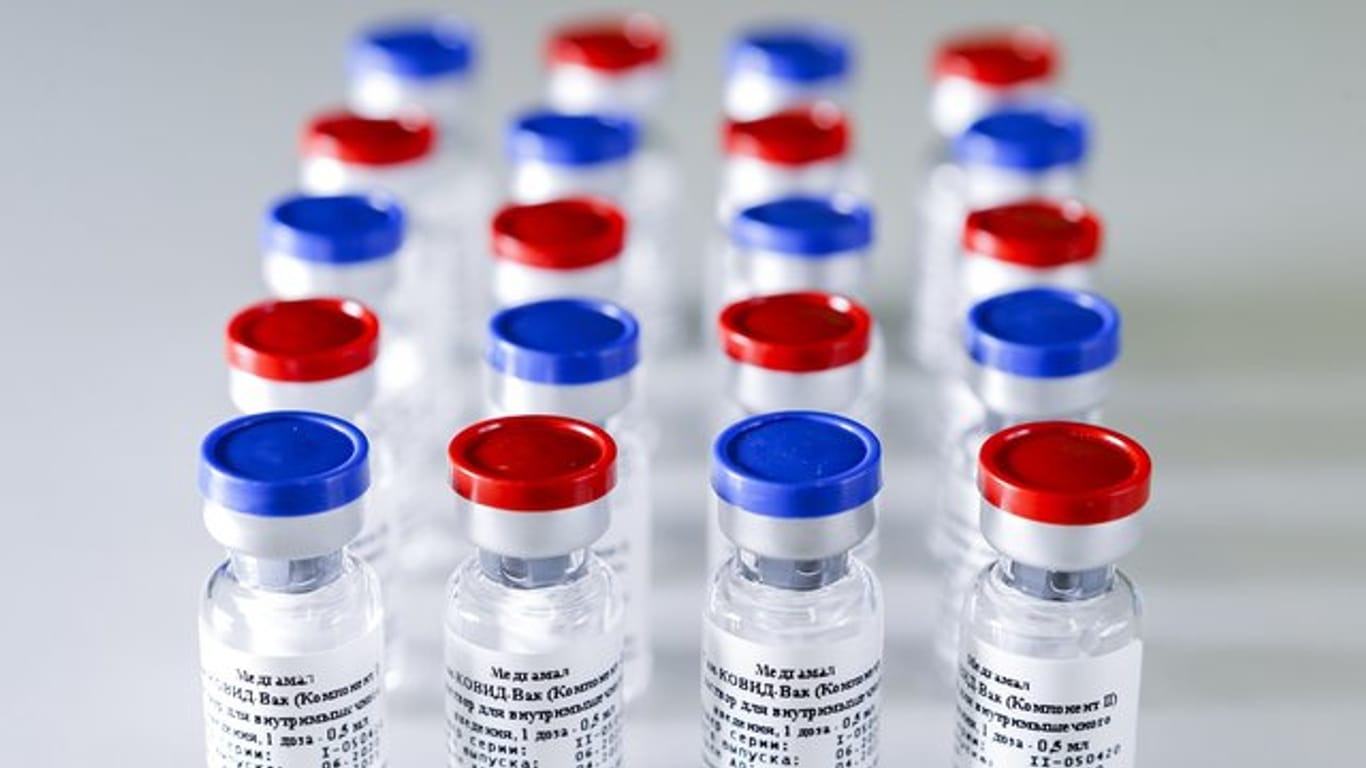 Russland hat den ersten Impfstoff gegen das Coronavirus zugelassen.